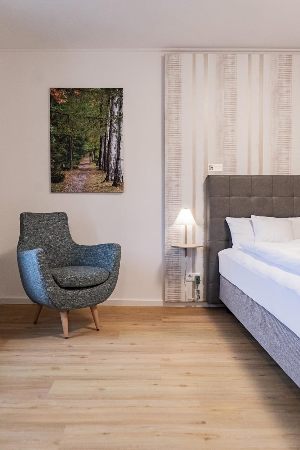 Bed, Photo of the whole room, Seating area, Bedroom