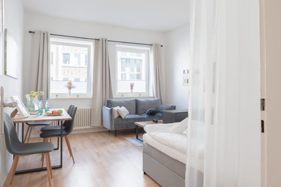 Bed, Living room, Photo of the whole room, Seating area, Dining area, Bedroom