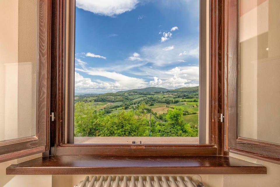 Bedroom, Mountain view