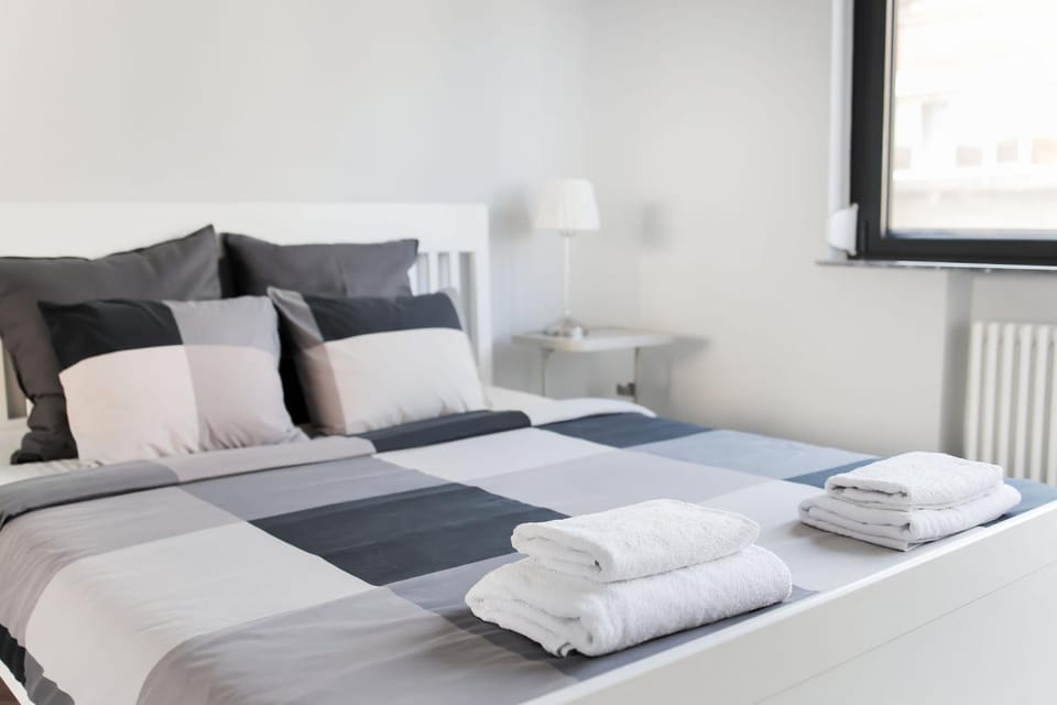 Bed, Photo of the whole room, Bedroom, towels