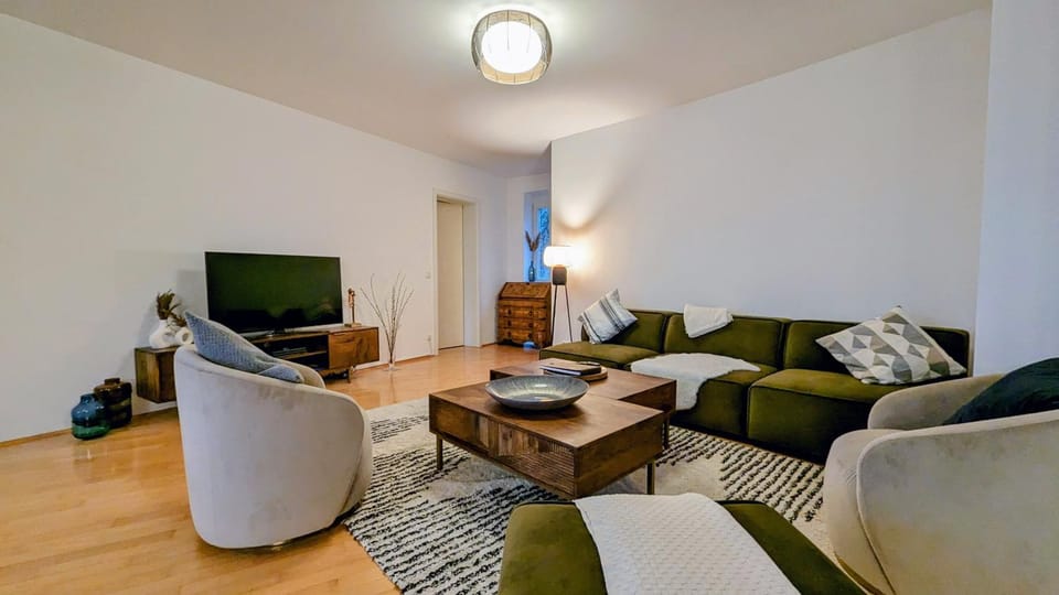Communal lounge/ TV room, TV and multimedia, Living room, Seating area