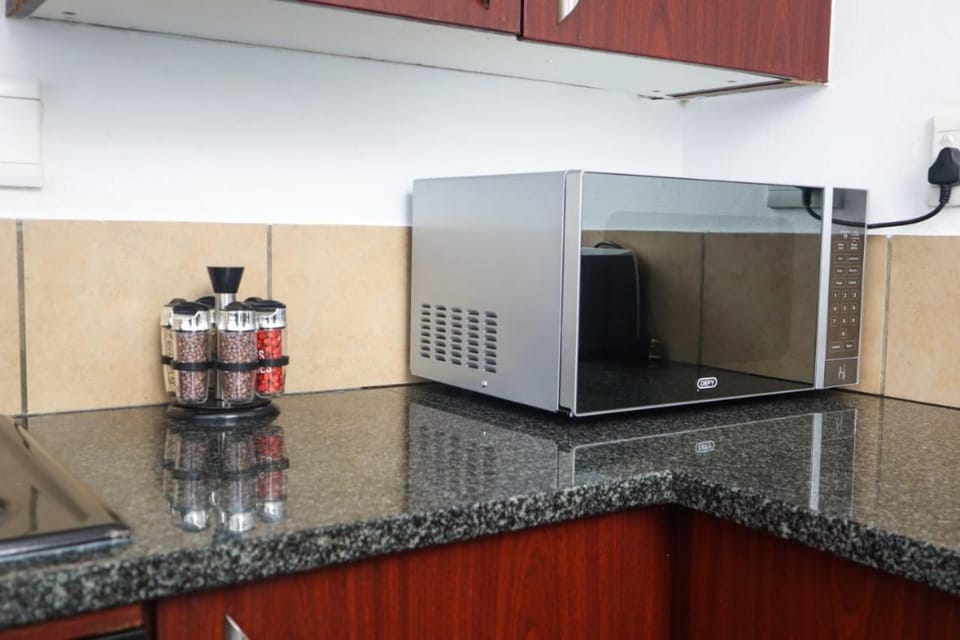 Coffee/tea facilities, Kitchen or kitchenette, oven