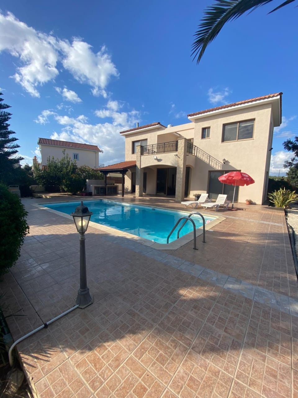 Property building, Day, Pool view, Swimming pool, sunbed