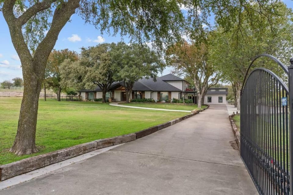 Property building, Neighbourhood, Natural landscape, Street view