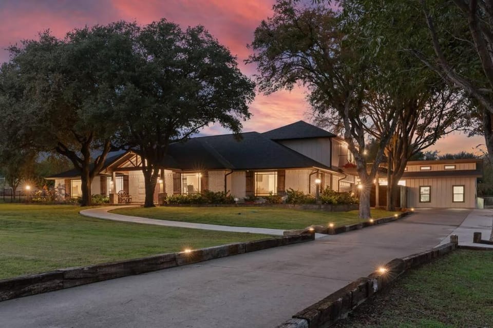 Property building, Natural landscape, Parking