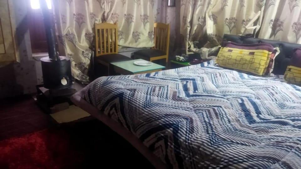 Conifer view guest house Bed and Breakfast in India