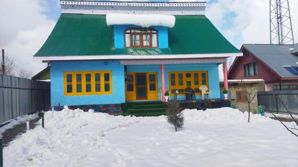 Conifer view guest house Bed and Breakfast in India