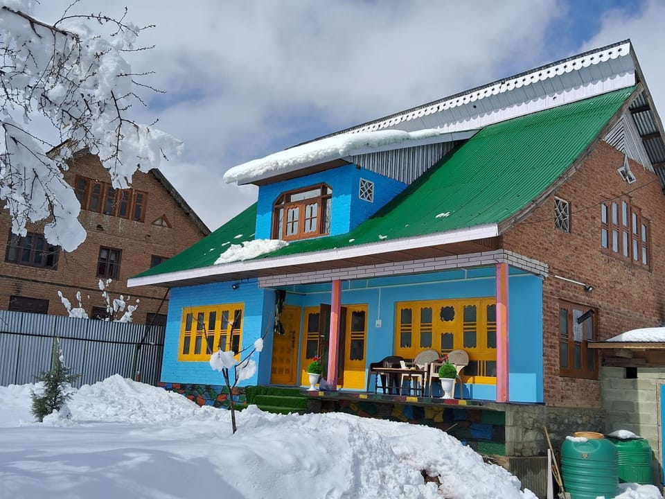 Conifer view guest house Bed and Breakfast in India