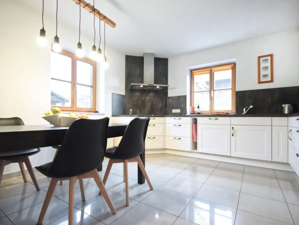 Dining area, kitchen