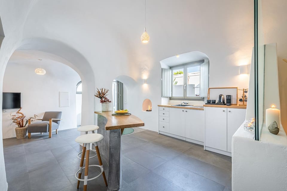 Kitchen or kitchenette, Living room, Dining area, stove