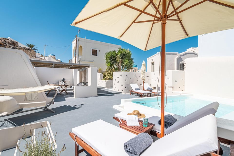 Day, Balcony/Terrace, Seating area, Pool view, Swimming pool, sunbed