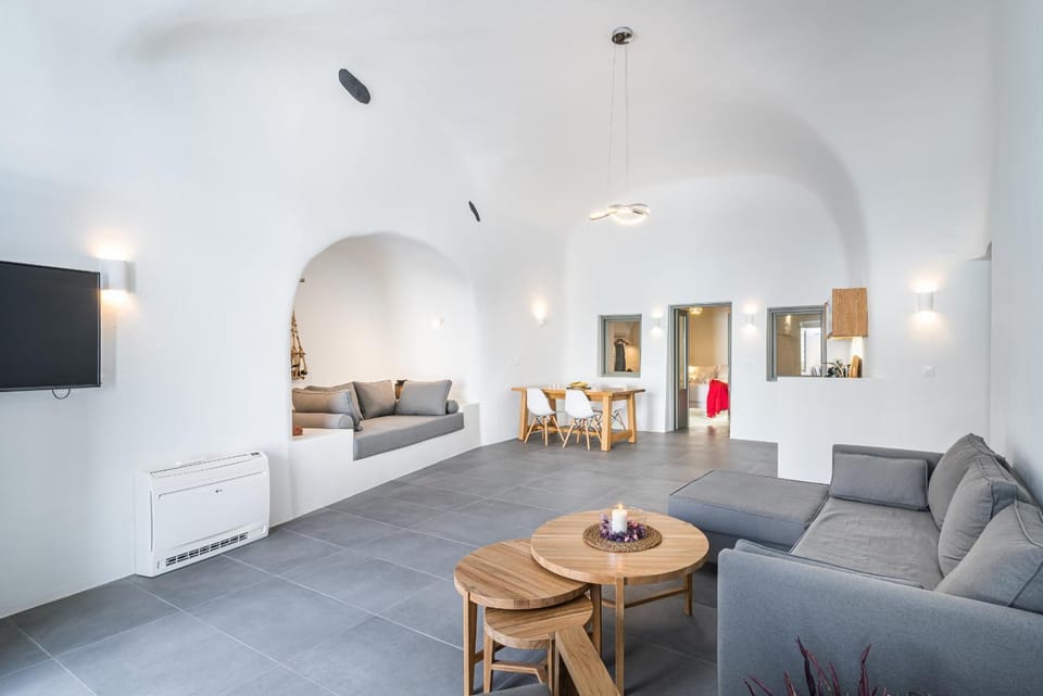 TV and multimedia, Living room, Photo of the whole room, Dining area