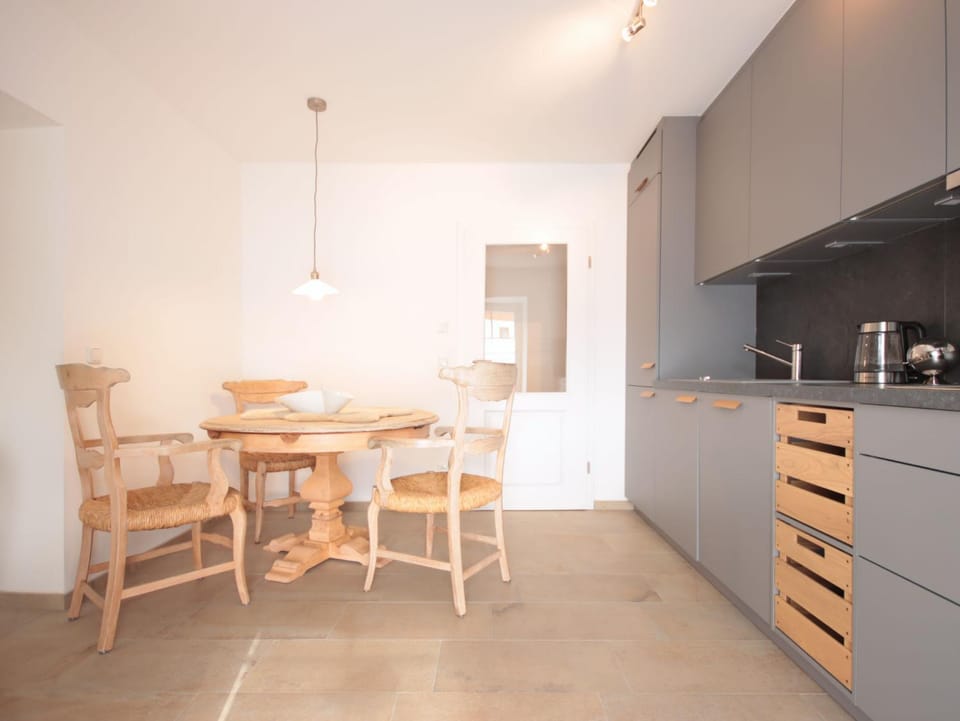 Dining area, kitchen