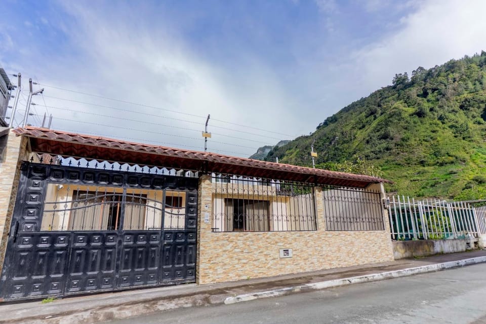 Casita Linda Baños House in Tungurahua, Ecuador