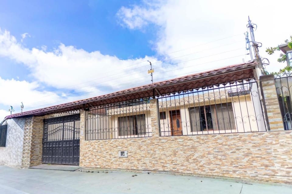 Casita Linda Baños House in Tungurahua, Ecuador