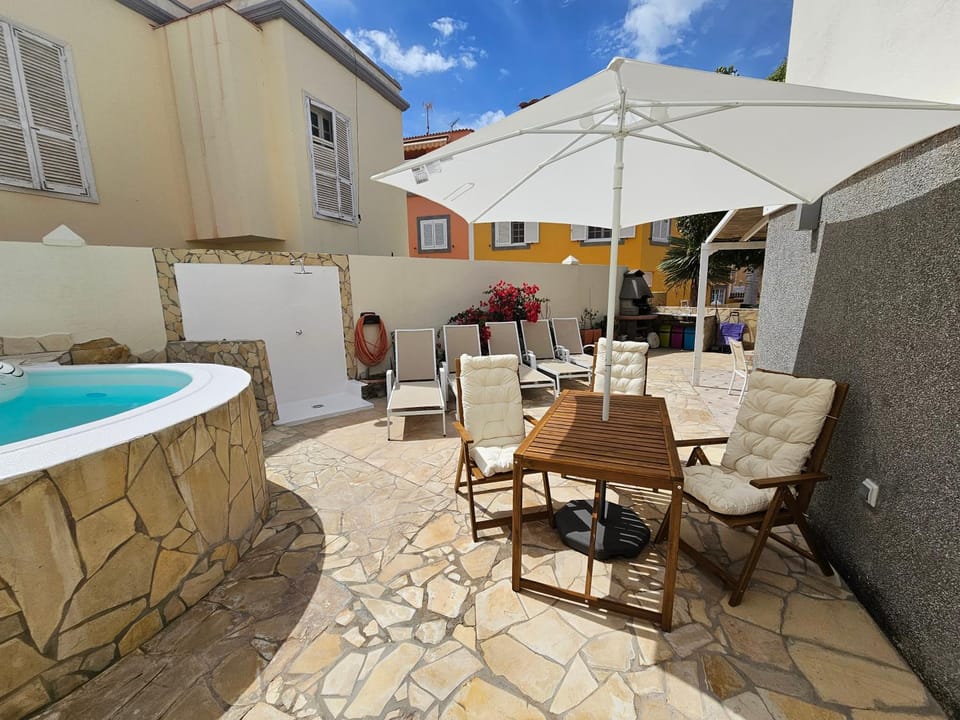 Day, View (from property/room), Balcony/Terrace, Dining area, Pool view, Swimming pool, sunbed