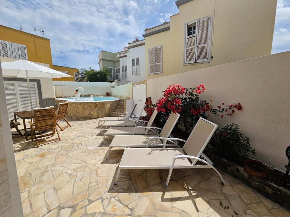 Property building, Day, View (from property/room), Balcony/Terrace, Pool view, Swimming pool, sunbed