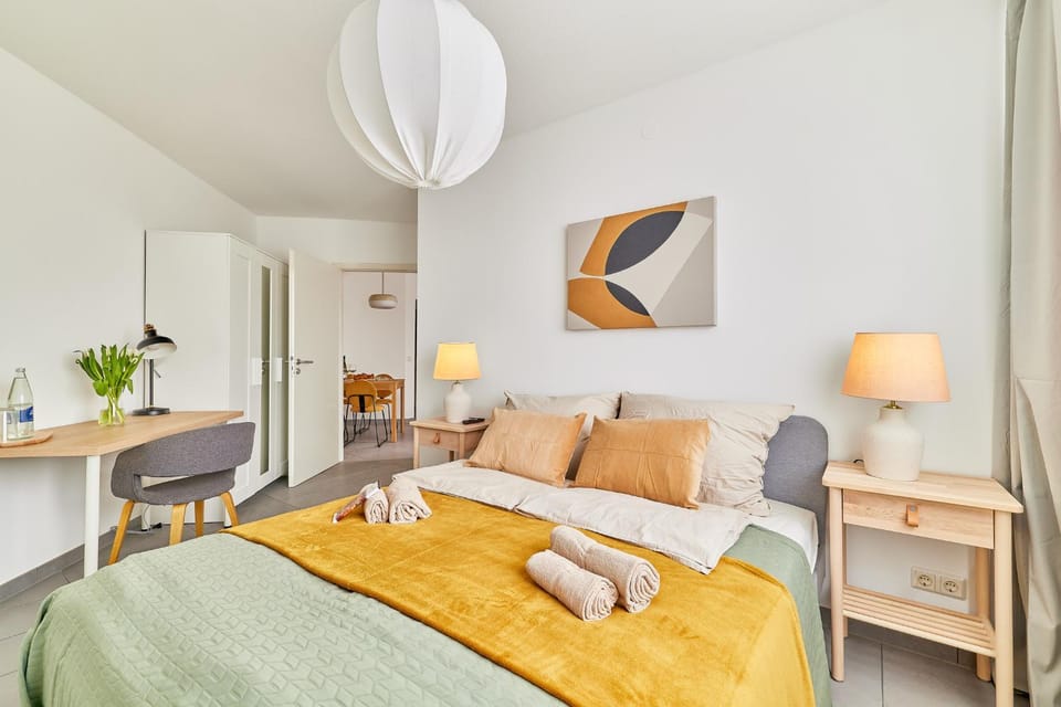 Bed, Photo of the whole room, Bedroom, towels