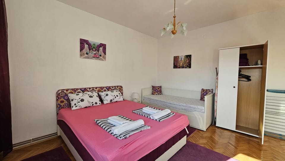 Bedroom, wardrobe