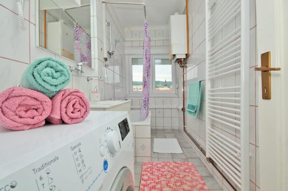 Bathroom, towels
