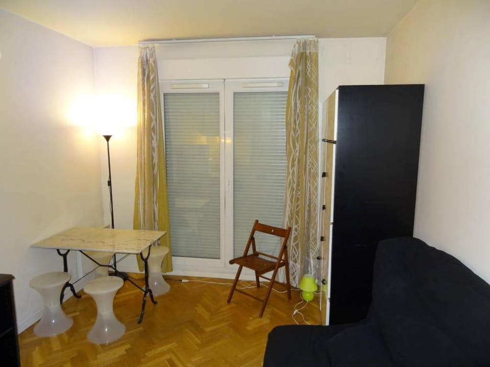 Pret à usage & Commodat Ile Saint Germain Issy les Moulineaux- 30 nuitées minimum - Salarié mobilité ou étudiant stagiaire Apartment in Issy-les-Moulineaux