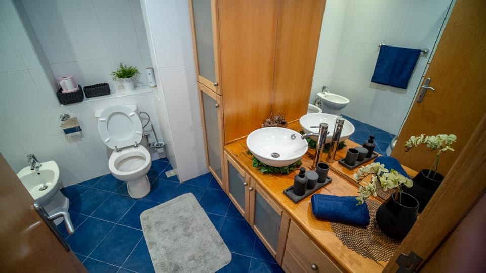 Bathroom, towels