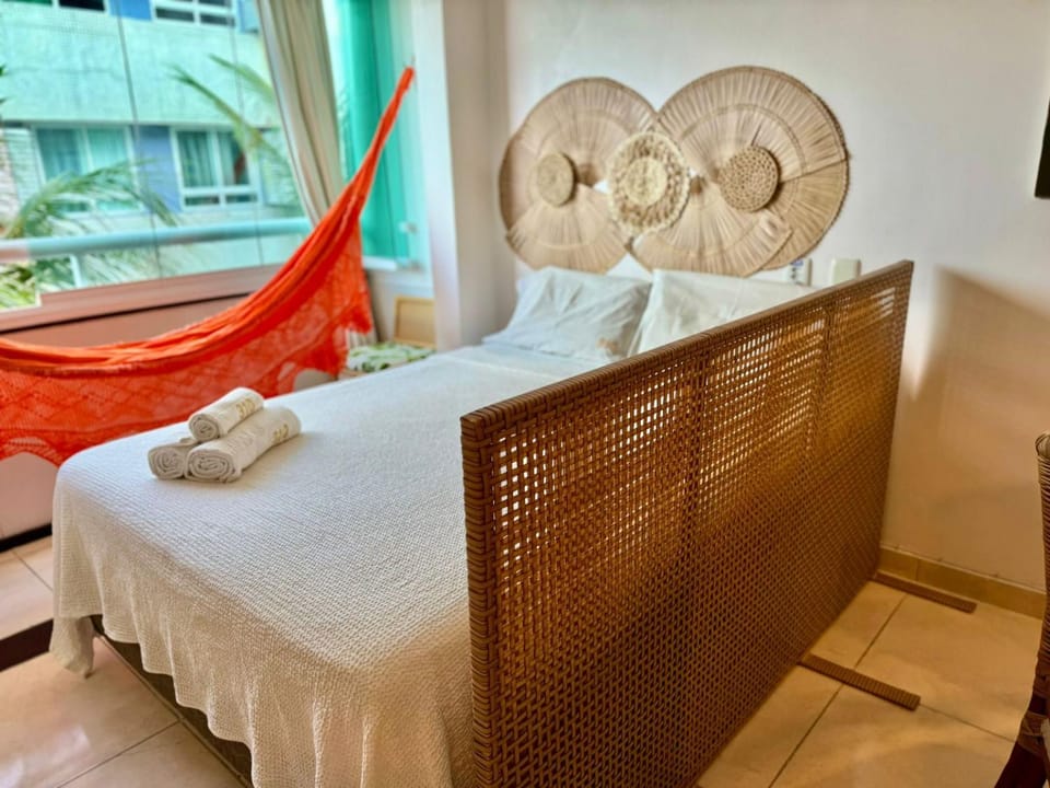 Bed, towels