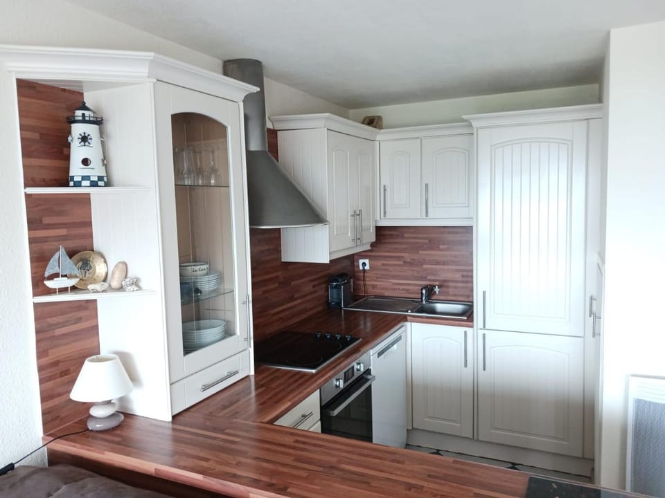 Kitchen or kitchenette, dishwasher, pet friendly, stove