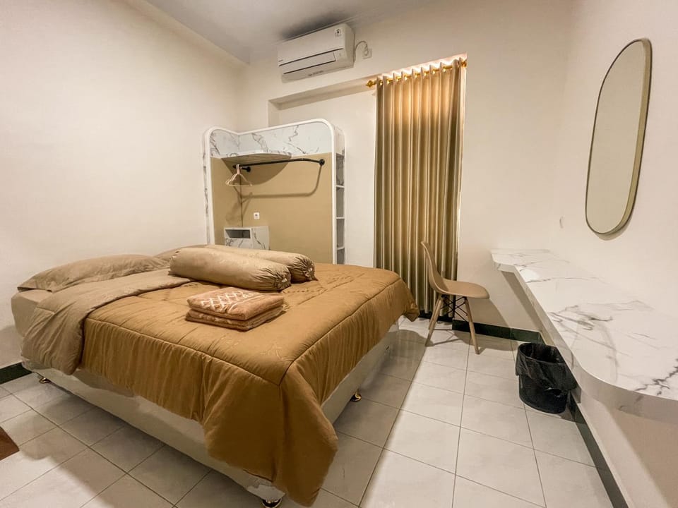 Bed, Photo of the whole room, Bedroom, towels, wardrobe, air conditioner