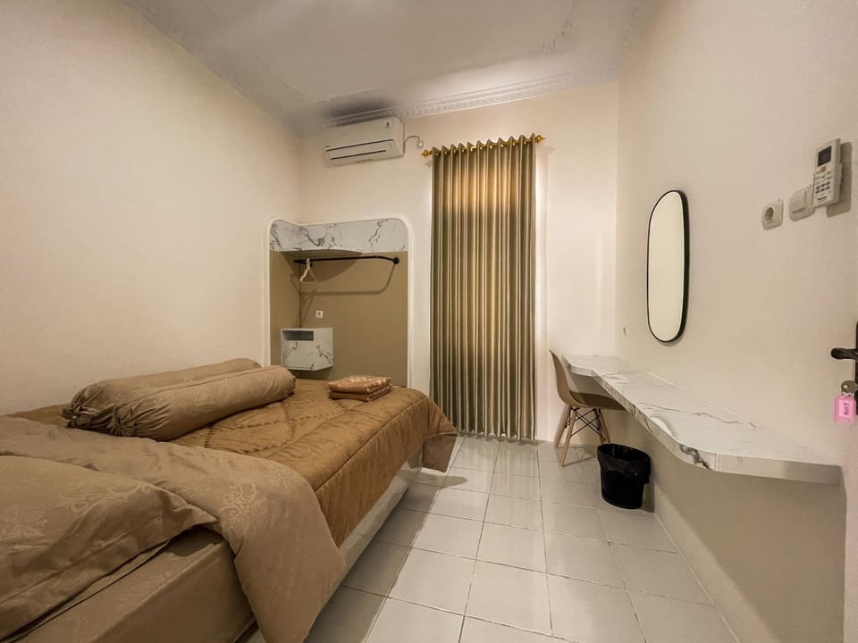 Bed, Photo of the whole room, Bedroom, air conditioner