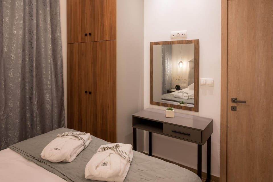 Bed, Bedroom, towels, wardrobe