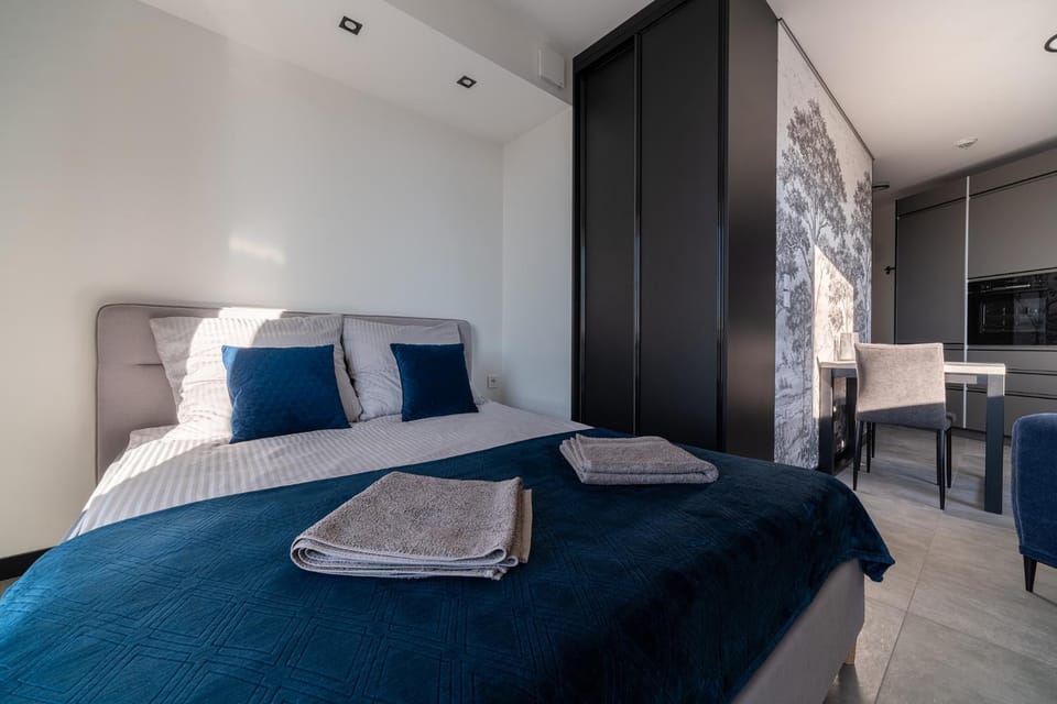 Bed, Balcony/Terrace, Photo of the whole room, Bedroom, Non alcoholic drinks, towels, wardrobe