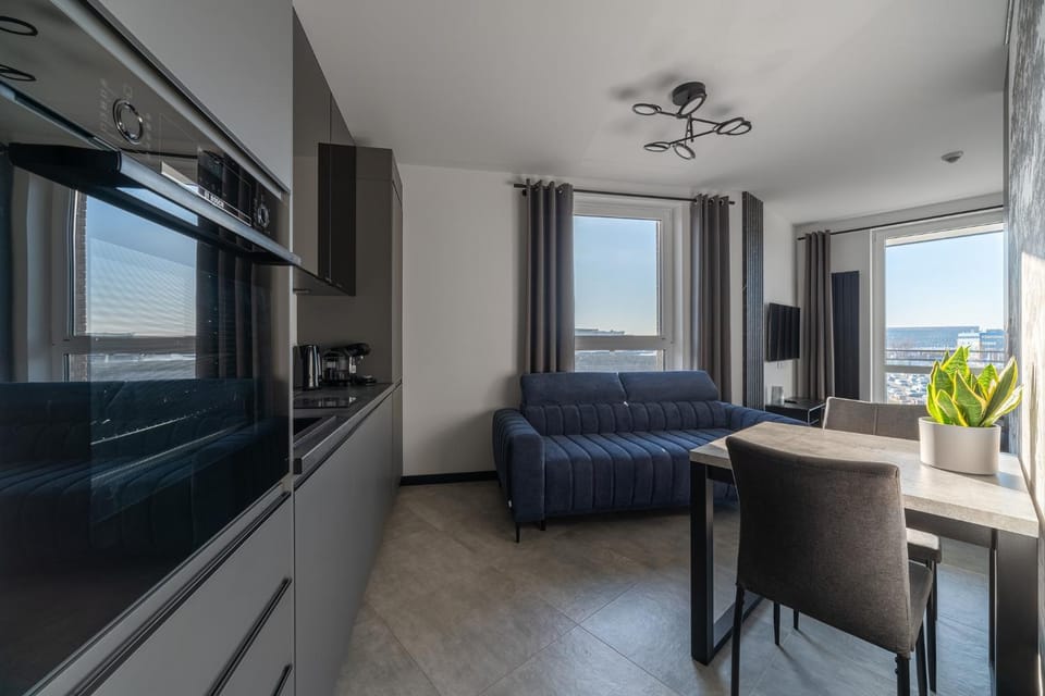 Bed, Bathroom, TV and multimedia, Kitchen or kitchenette, Living room, Fitness centre/facilities, Photo of the whole room, Seating area, Dining area, furniture, air conditioner