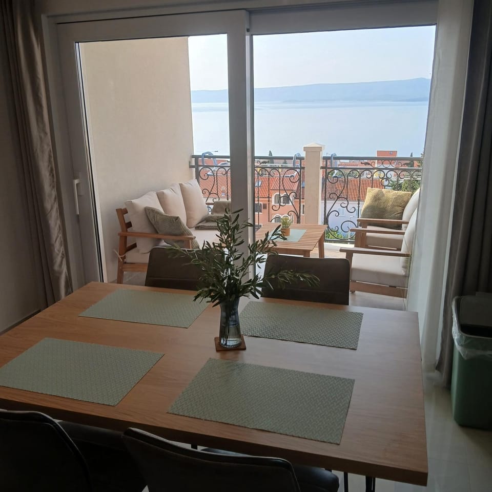 View (from property/room), Balcony/Terrace, Seating area, Dining area, Sea view