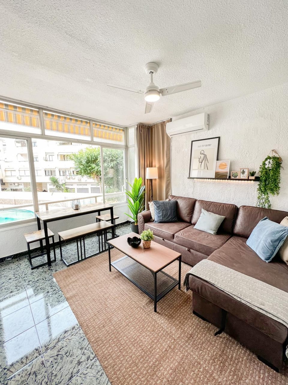 Living room, fireplace, air conditioner