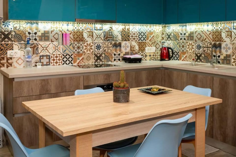 Dining area, Food
