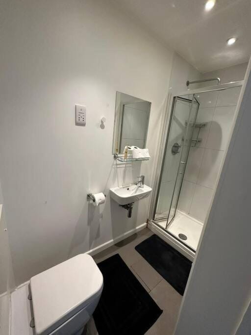 Sleep 6 Piccadilly Grand in London VR5 Apartment in City of Westminster