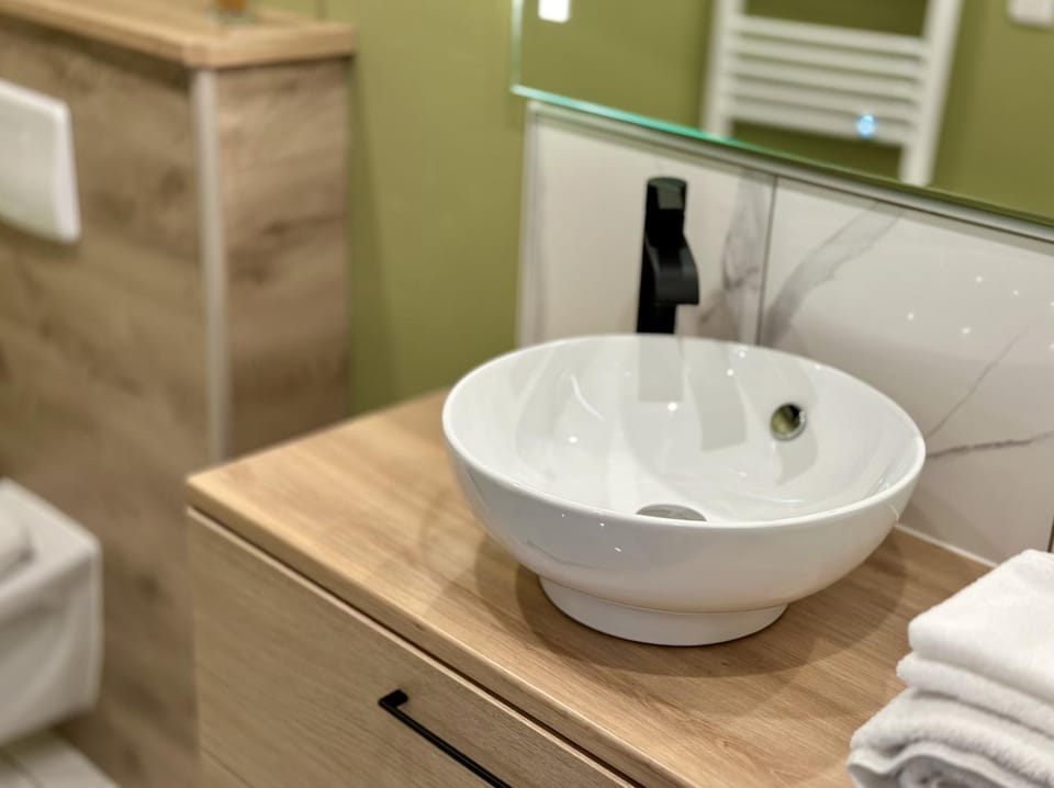 Bathroom, towels