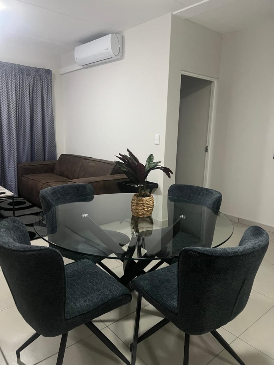 Living room, Seating area, Dining area, air conditioner