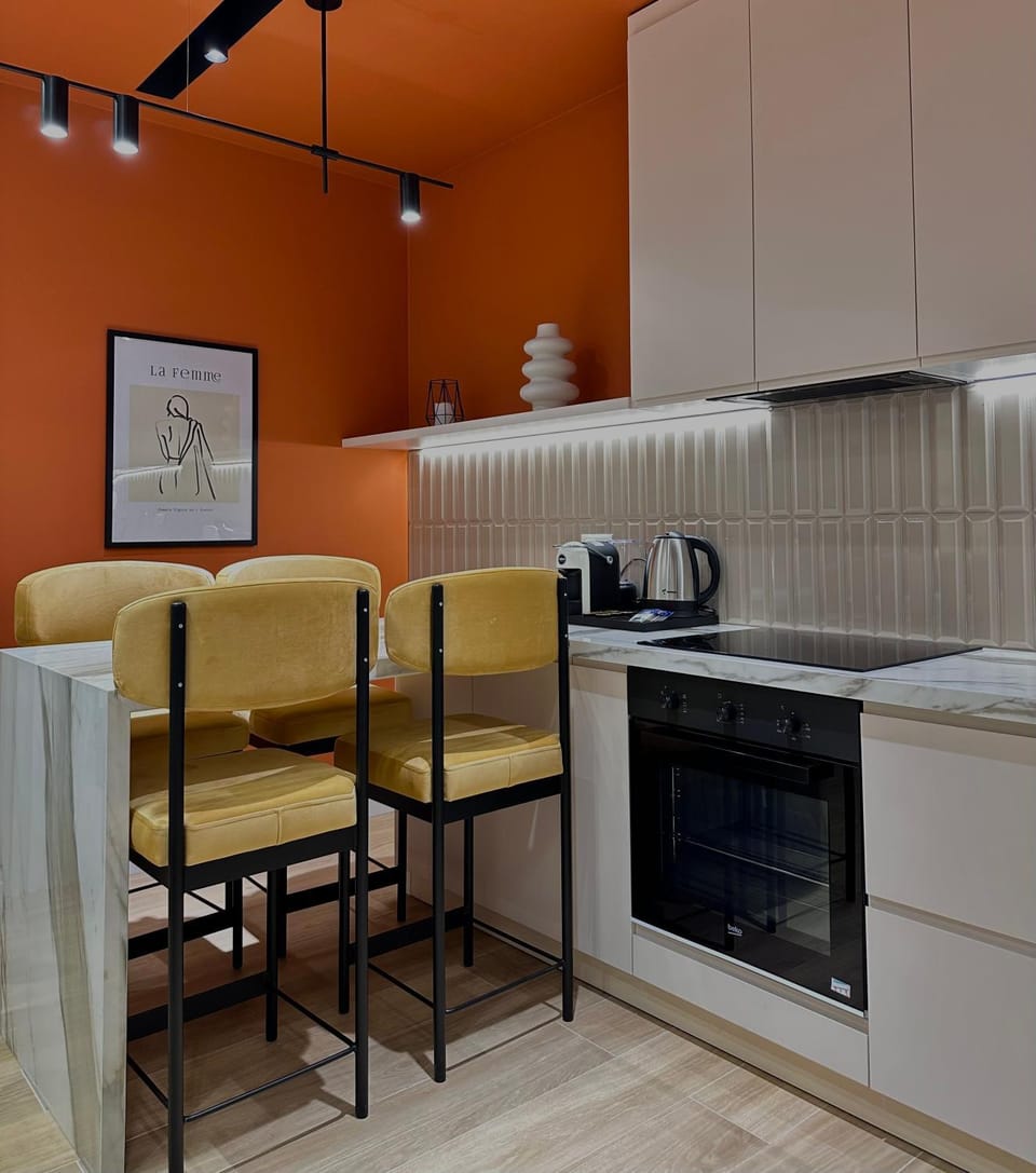 Coffee/tea facilities, Kitchen or kitchenette, Seating area, Dining area, minibar, pet friendly, stove