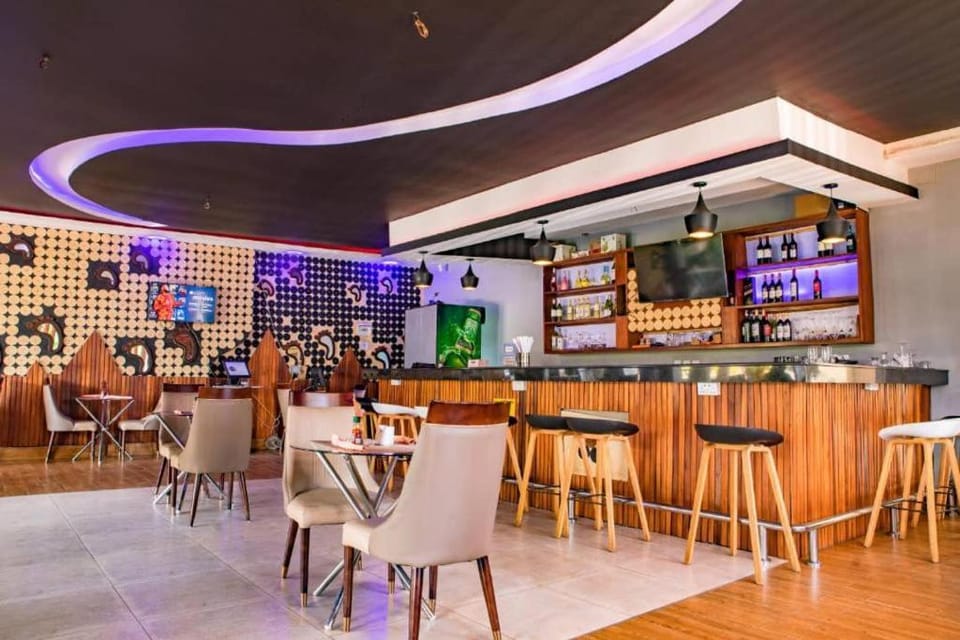 Restaurant/places to eat, Communal lounge/ TV room, TV and multimedia, Lounge or bar, Lounge or bar, Banquet/Function facilities, Evening entertainment