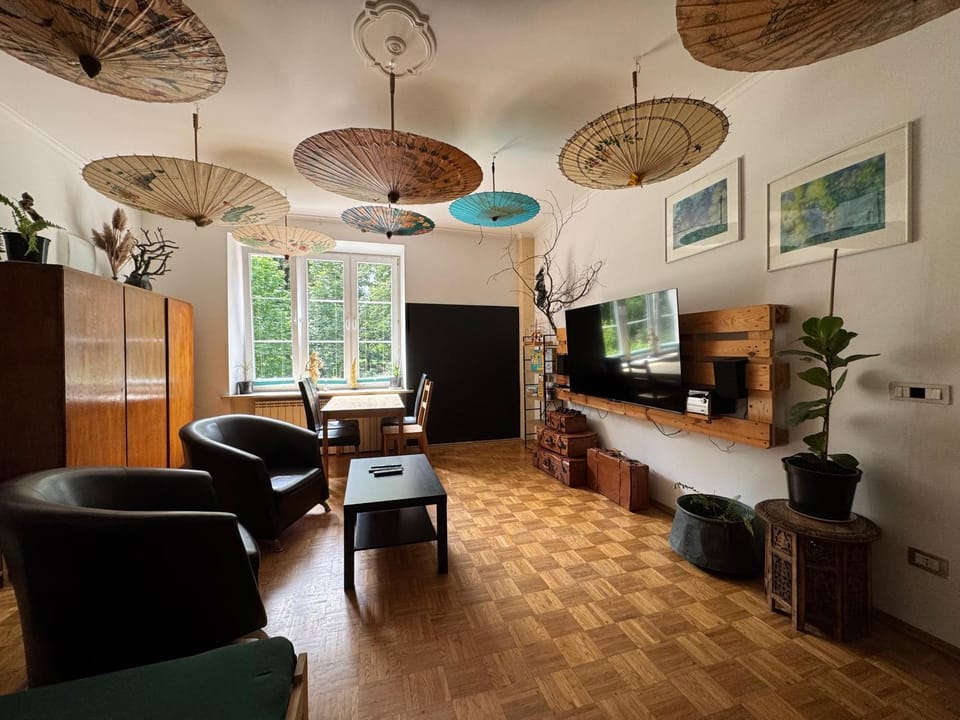 TV and multimedia, Living room, Seating area