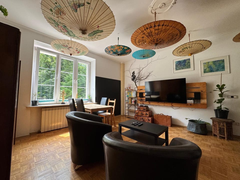 Communal lounge/ TV room, TV and multimedia, Living room, Seating area, Evening entertainment