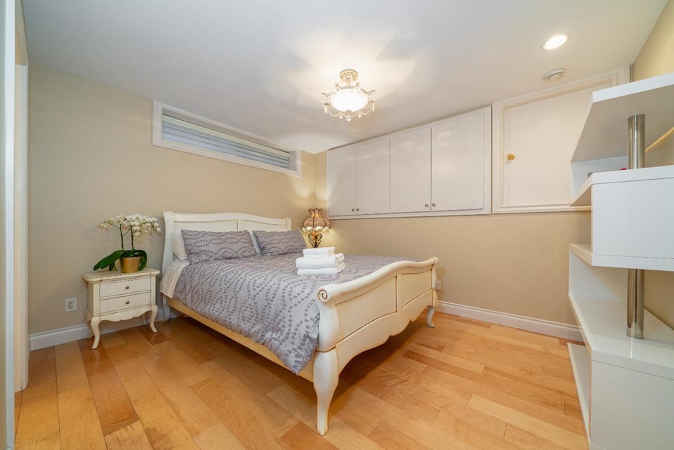 Bed, Photo of the whole room, Bedroom, wardrobe