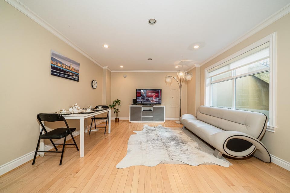 TV and multimedia, Kitchen or kitchenette, Living room, Dining area