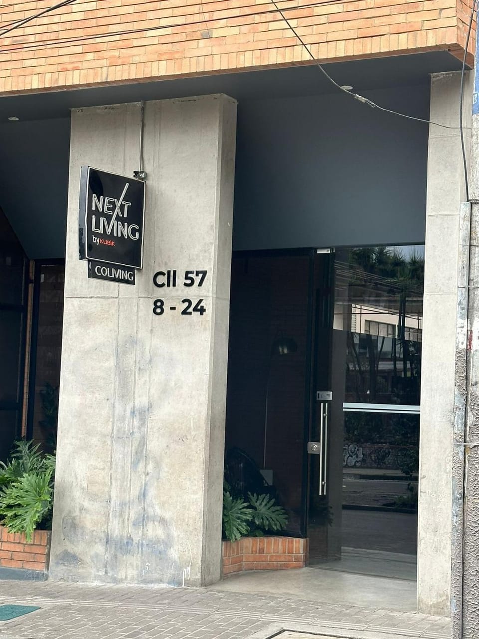 Facade/entrance
