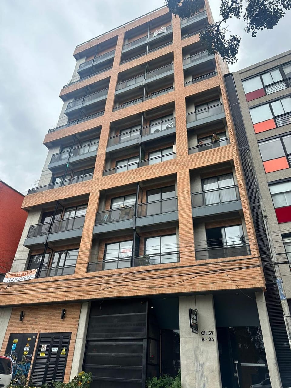 Facade/entrance