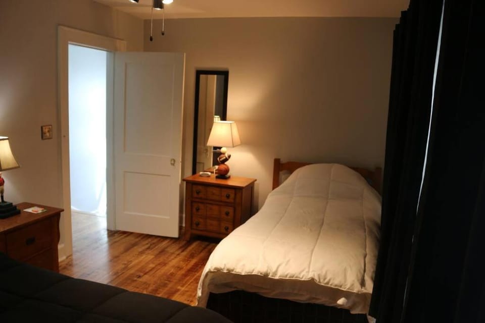 3 Bedroom, 2 Bath, Porch, FREE Wi-Fi, Washer/Dryer House in Ohio