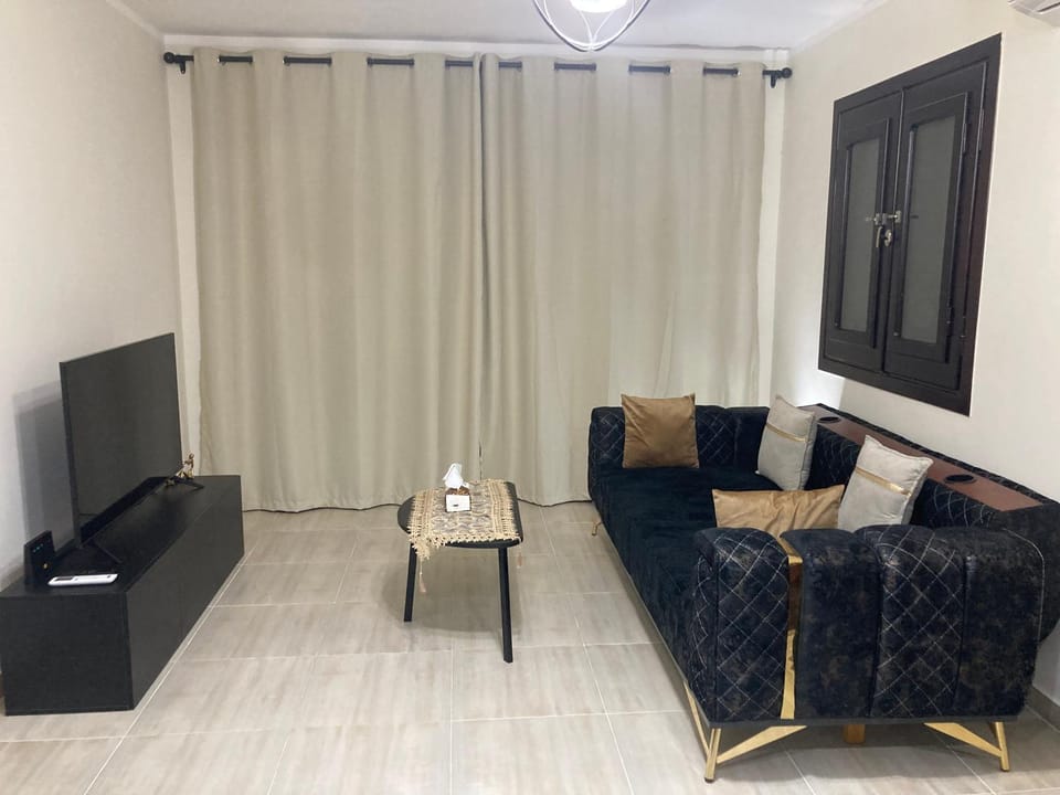 TV and multimedia, Living room, Seating area, Evening entertainment