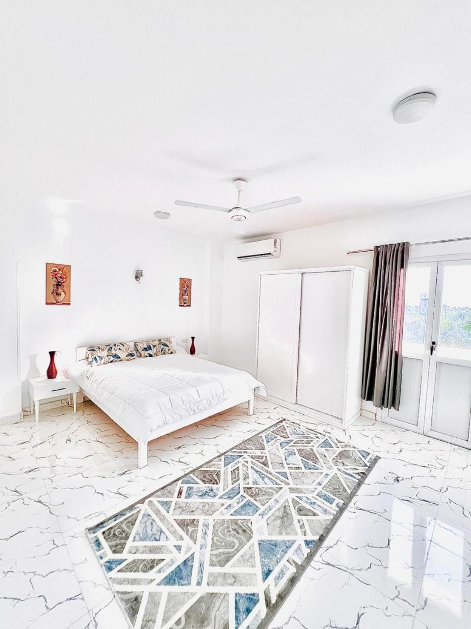 Photo of the whole room, Bedroom